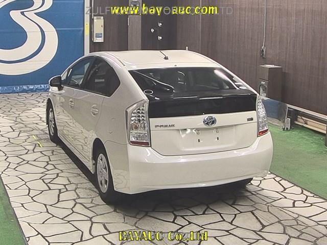 TOYOTA PRIUS 2011 Image 2