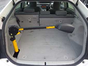 TOYOTA PRIUS 2011 Image 7