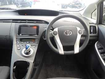TOYOTA PRIUS 2011 Image 8