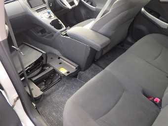 TOYOTA PRIUS 2011 Image 11