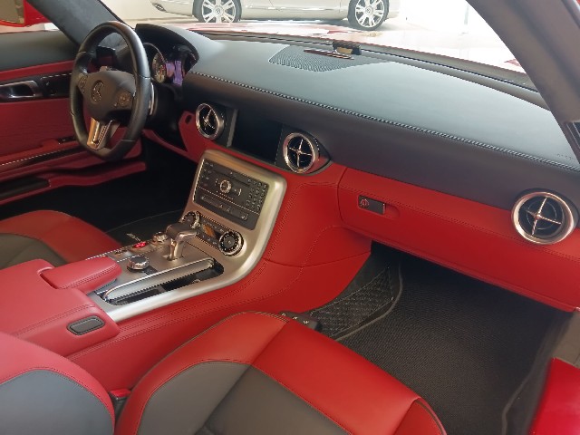 MERCEDES BENZ SLS AMG 2010 Image 27