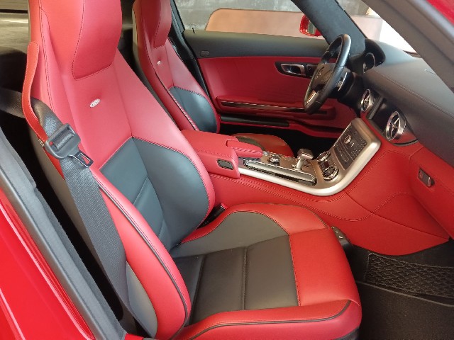 MERCEDES BENZ SLS AMG 2010 Image 28