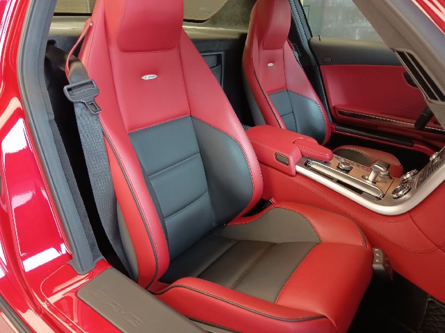 MERCEDES BENZ SLS AMG 2010 Image 29