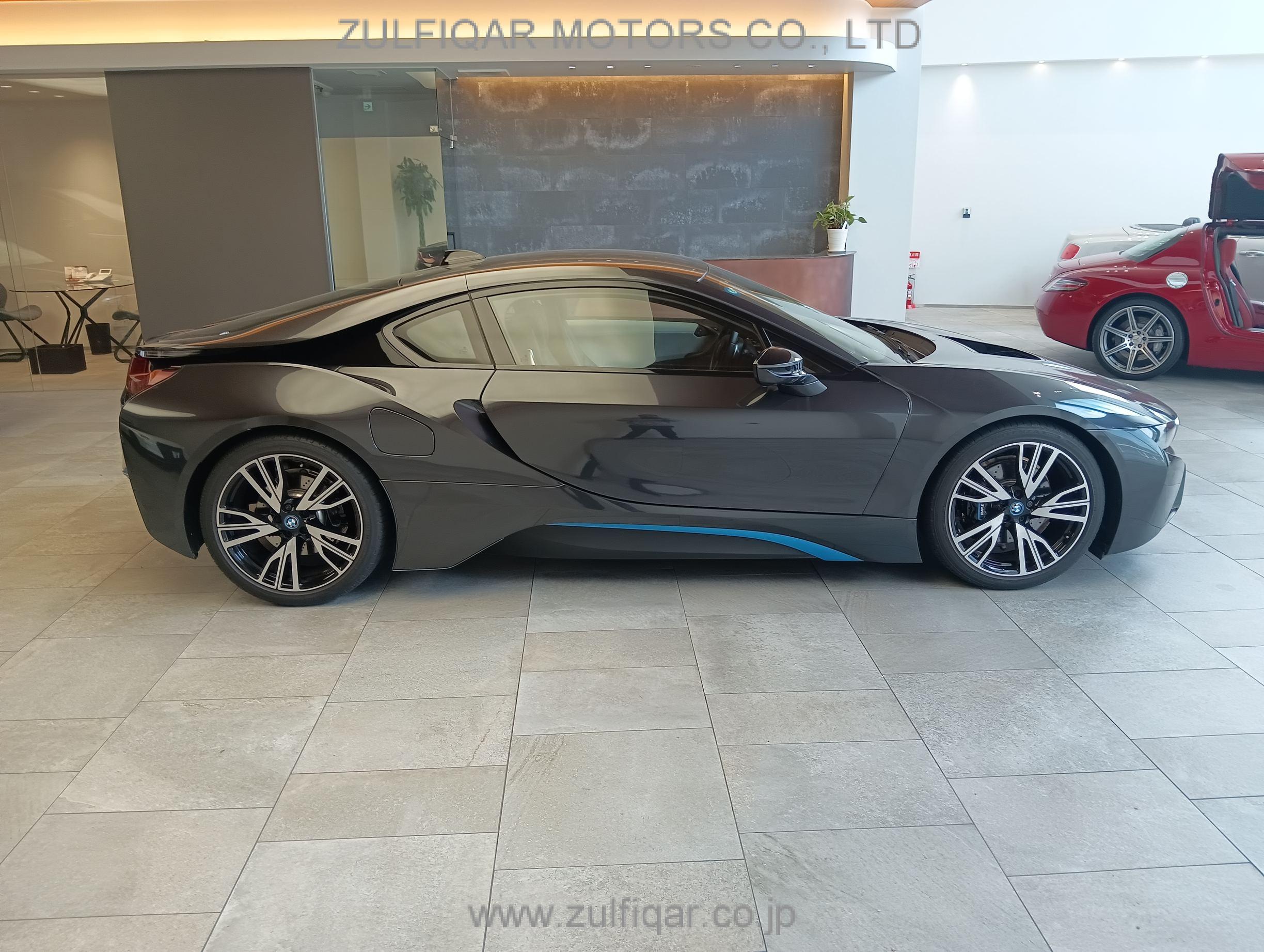 BMW i8 2015 Image 12