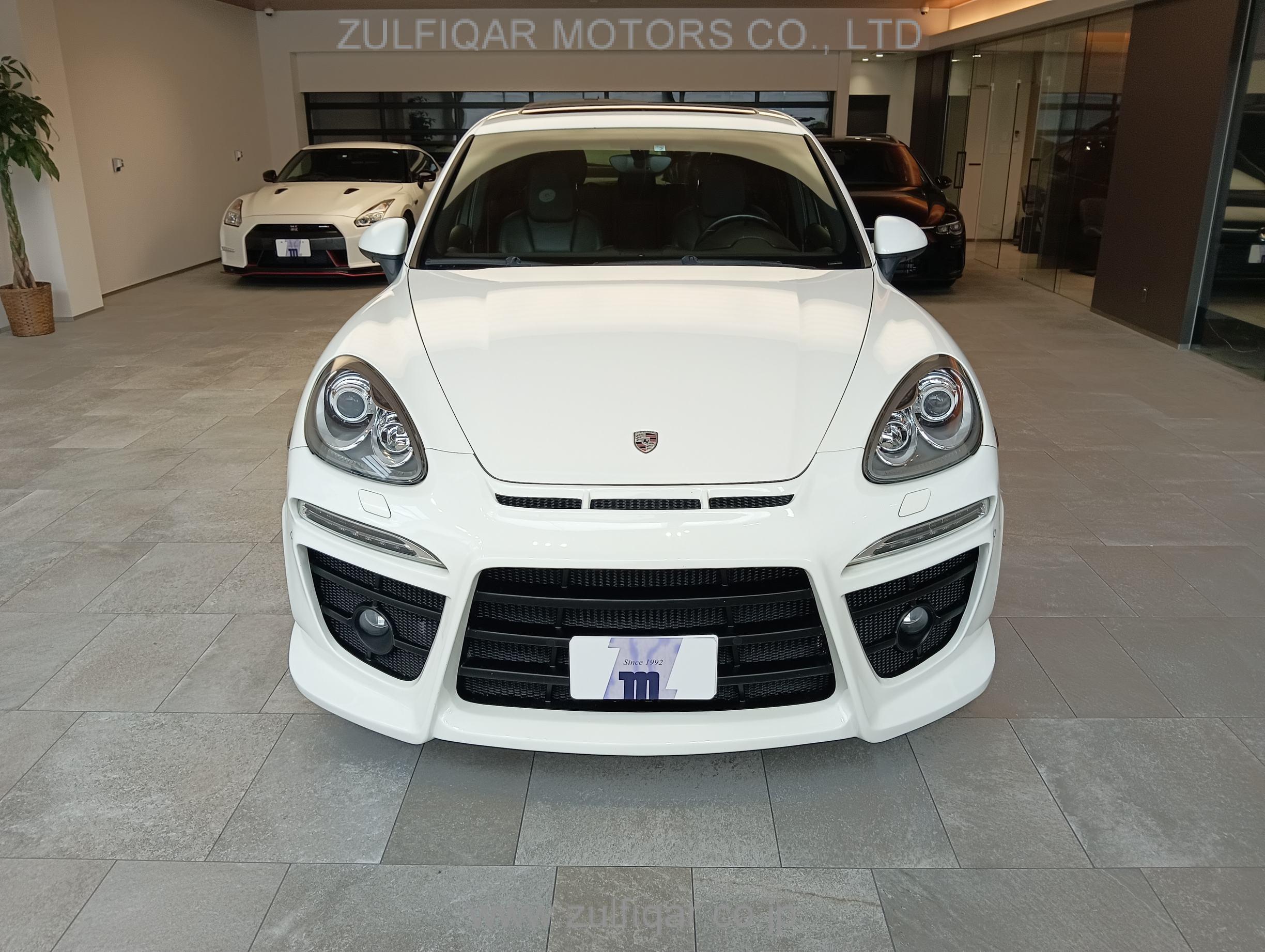 PORSCHE CAYENNE 2012 Image 2