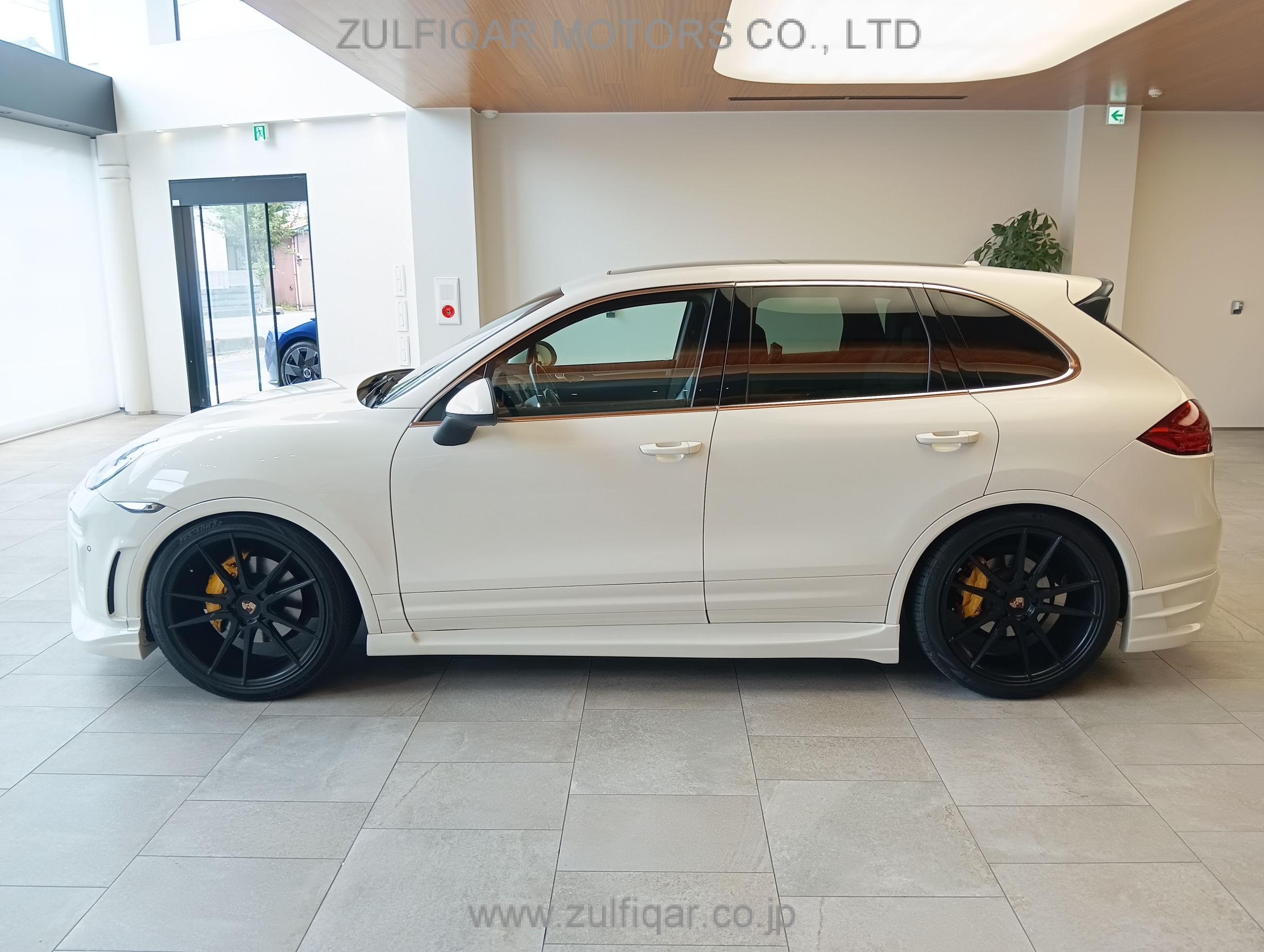 PORSCHE CAYENNE 2012 Image 12