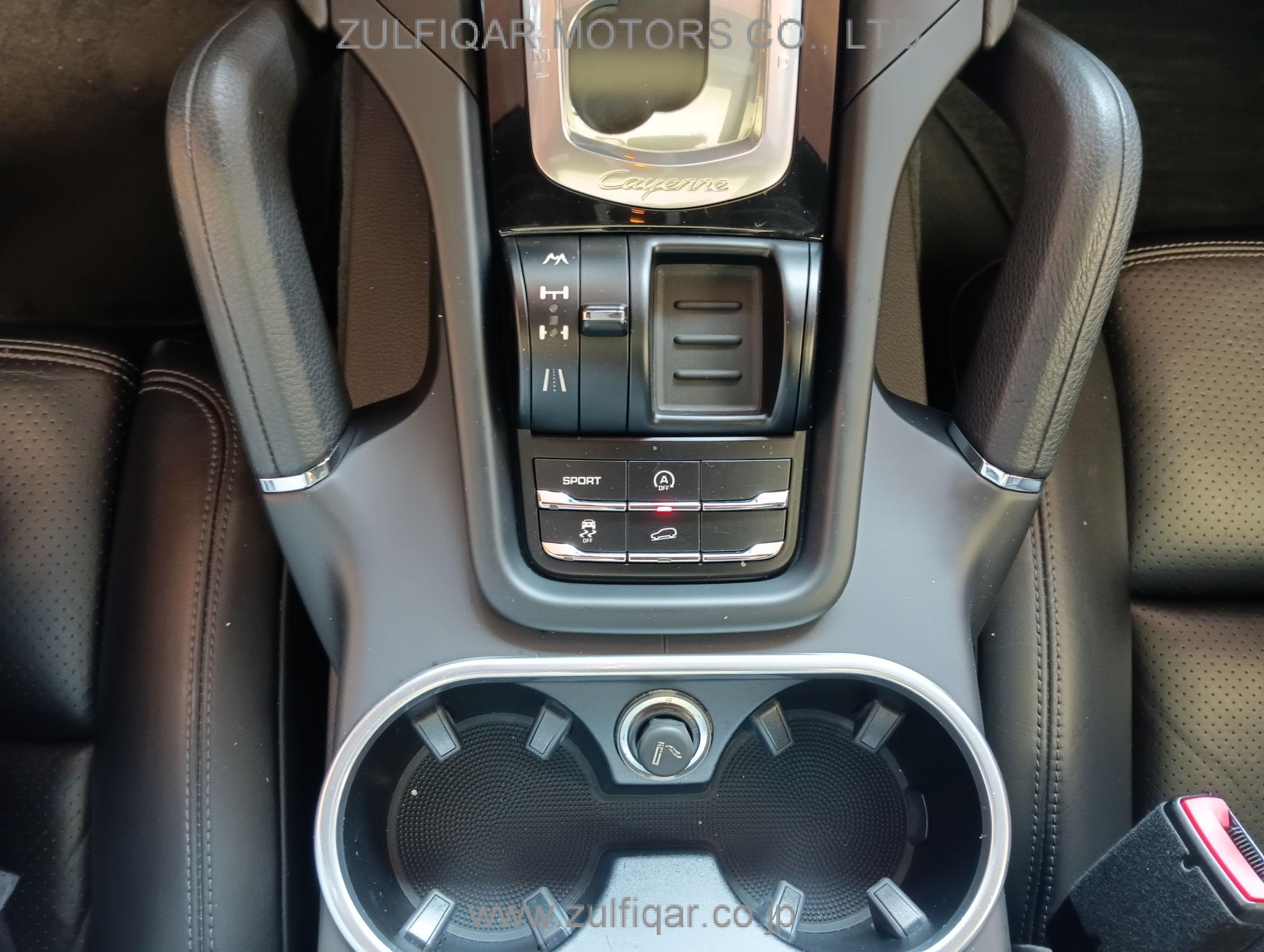 PORSCHE CAYENNE 2012 Image 53