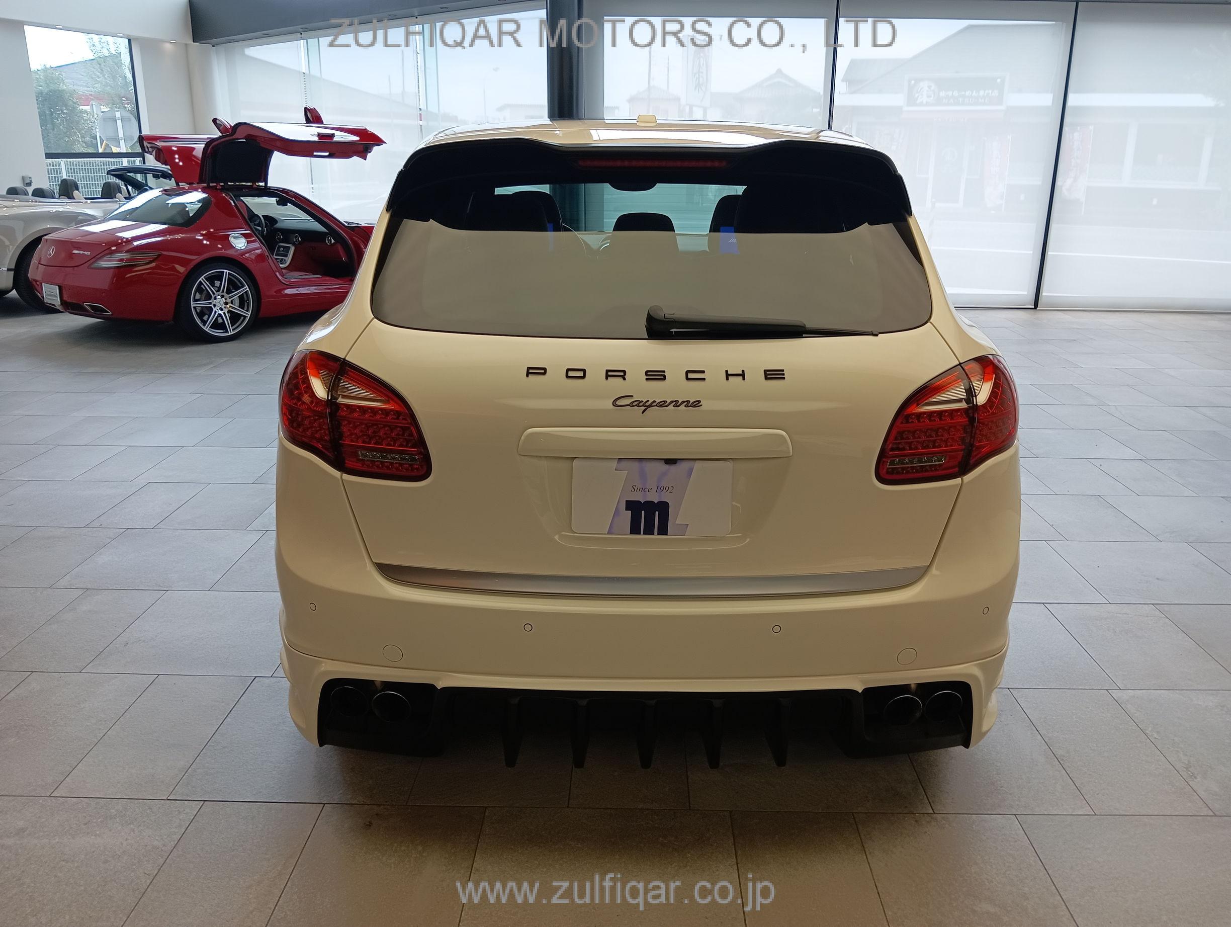 PORSCHE CAYENNE 2012 Image 8