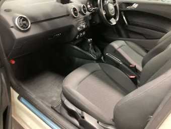 AUDI A1 2011 Image 11