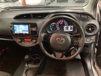 TOYOTA VITZ 2019 Image 7