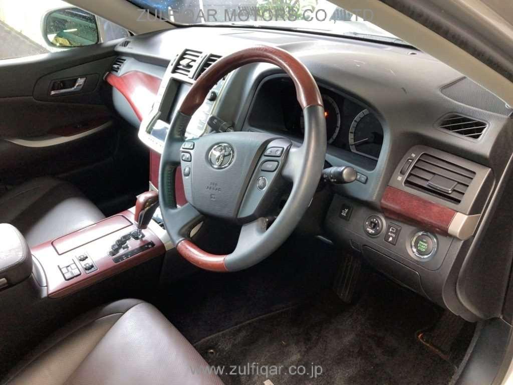 TOYOTA CROWN MAJESTA 2011 Image 5