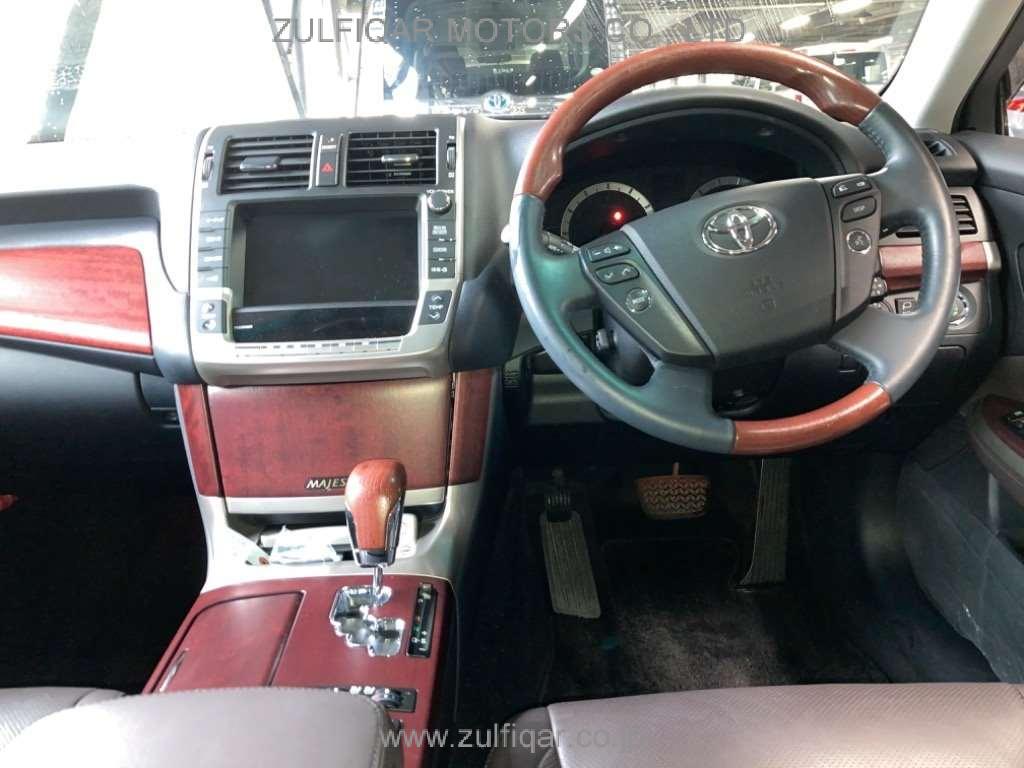 TOYOTA CROWN MAJESTA 2011 Image 6