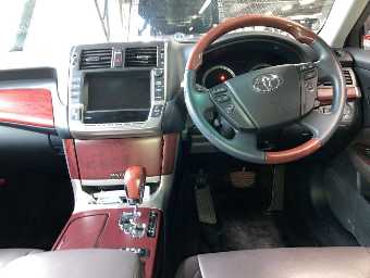TOYOTA CROWN MAJESTA 2011 Image 6