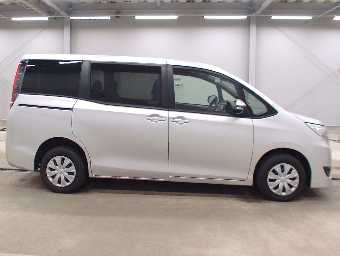 TOYOTA NOAH 2020 Image 3