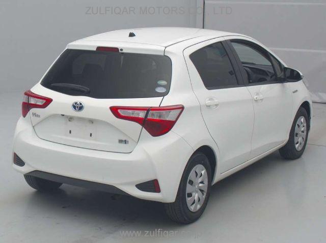 TOYOTA VITZ 2017 Image 2