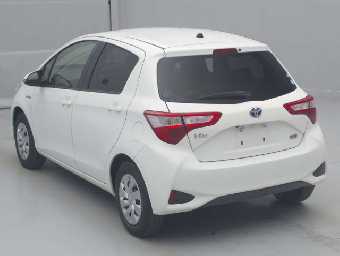 TOYOTA VITZ 2017 Image 4