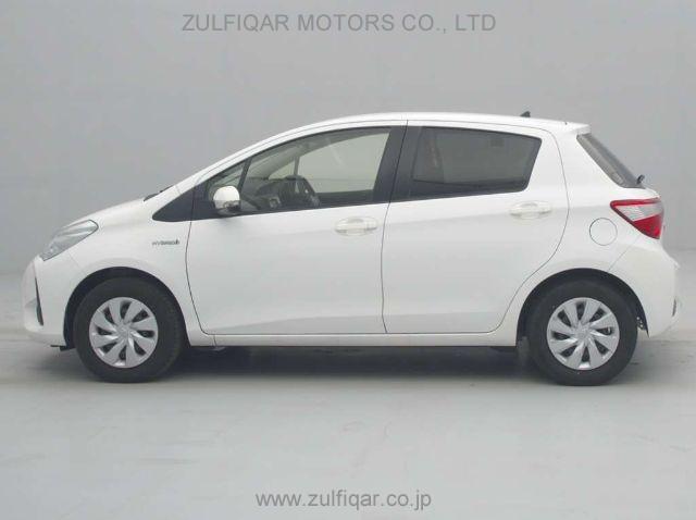 TOYOTA VITZ 2017 Image 5