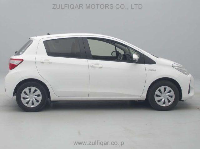 TOYOTA VITZ 2017 Image 6