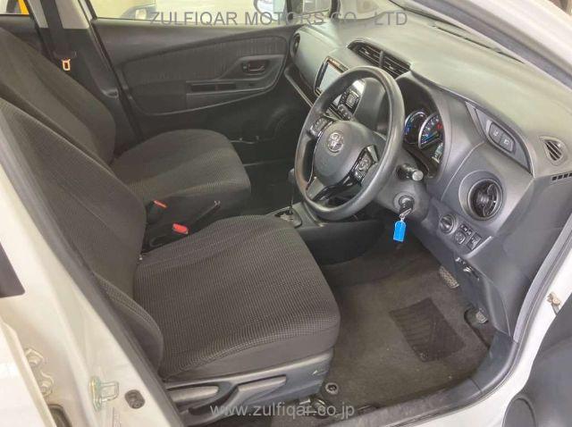 TOYOTA VITZ 2017 Image 7