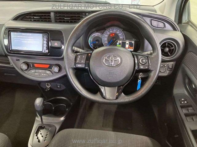 TOYOTA VITZ 2017 Image 8