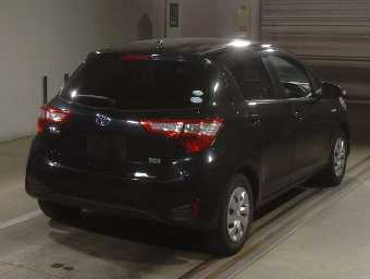 TOYOTA VITZ 2017 Image 2