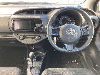 TOYOTA VITZ 2017 Image 6