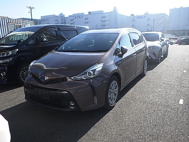 TOYOTA PRIUS ALPHA 2017 Image 19