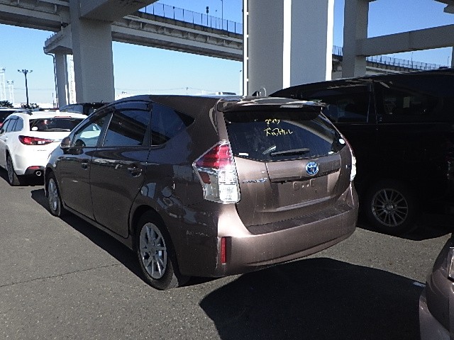 TOYOTA PRIUS ALPHA 2017 Image 21