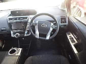 TOYOTA PRIUS ALPHA 2017 Image 6