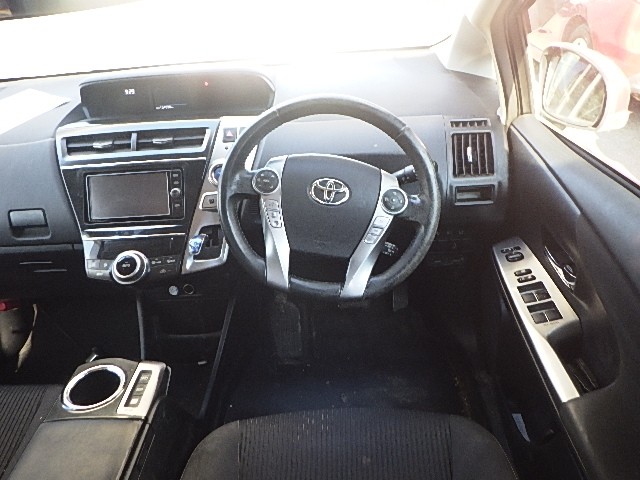 TOYOTA PRIUS ALPHA 2017 Image 24
