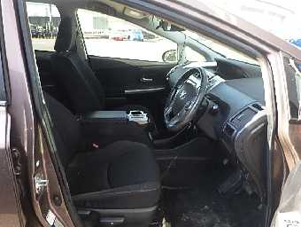 TOYOTA PRIUS ALPHA 2017 Image 7