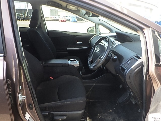 TOYOTA PRIUS ALPHA 2017 Image 25