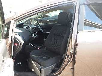 TOYOTA PRIUS ALPHA 2017 Image 8