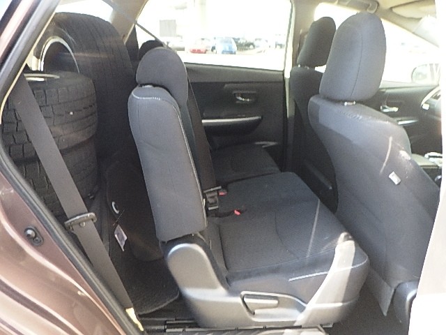 TOYOTA PRIUS ALPHA 2017 Image 30