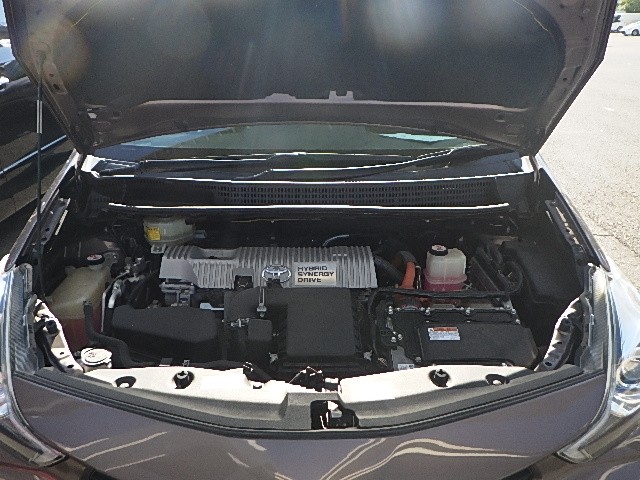 TOYOTA PRIUS ALPHA 2017 Image 31