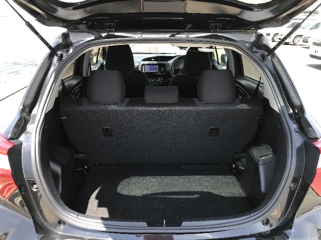 TOYOTA VITZ 2018 Image 23