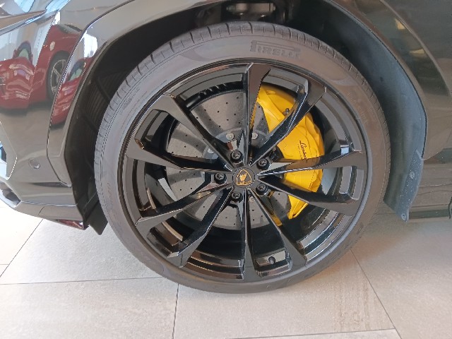 LAMBORGHINI URUS 2023 Image 19