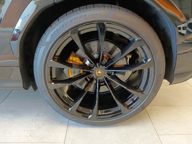 LAMBORGHINI URUS 2023 Image 20