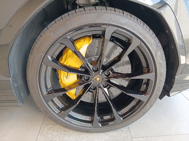 LAMBORGHINI URUS 2023 Image 22