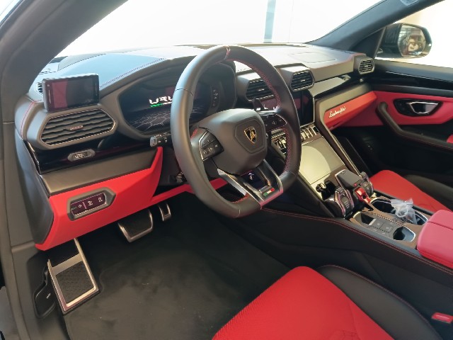 LAMBORGHINI URUS 2023 Image 23