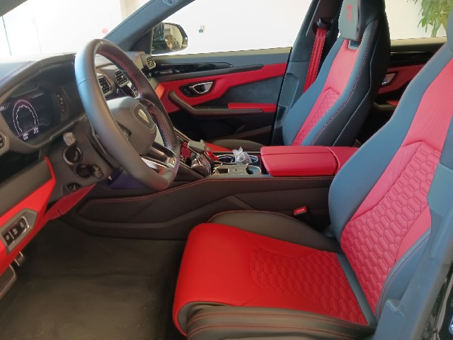 LAMBORGHINI URUS 2023 Image 24