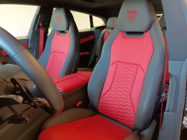 LAMBORGHINI URUS 2023 Image 25