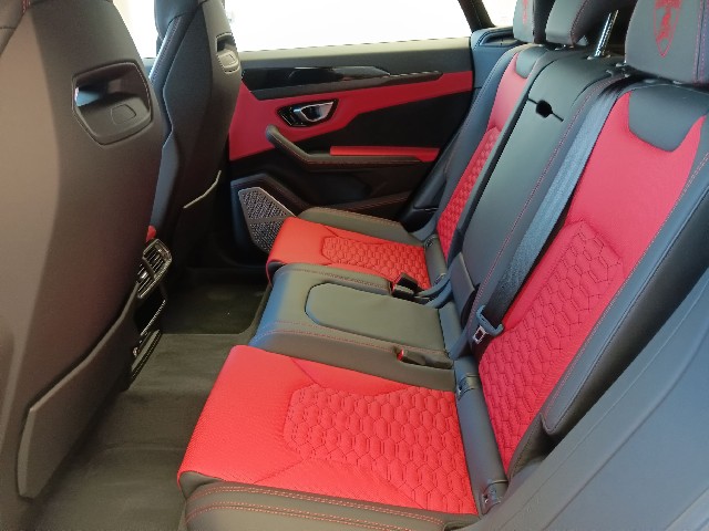 LAMBORGHINI URUS 2023 Image 27