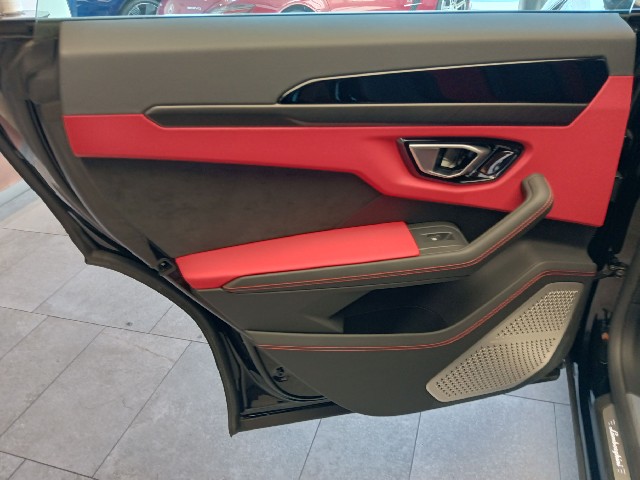LAMBORGHINI URUS 2023 Image 29