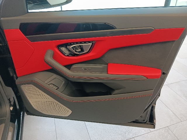 LAMBORGHINI URUS 2023 Image 35