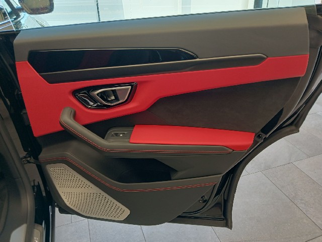 LAMBORGHINI URUS 2023 Image 38