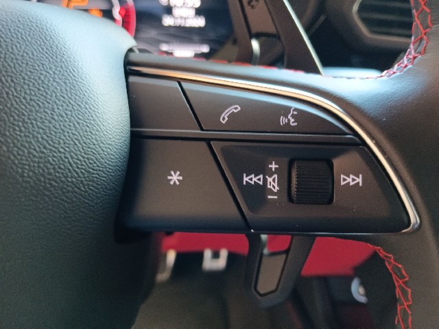 LAMBORGHINI URUS 2023 Image 42