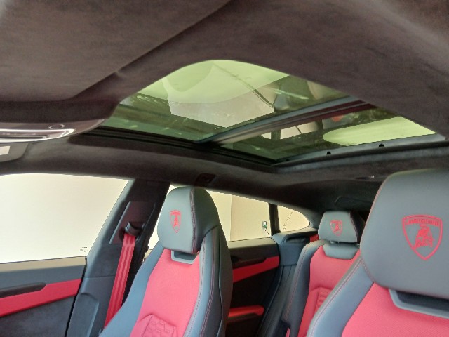 LAMBORGHINI URUS 2023 Image 54