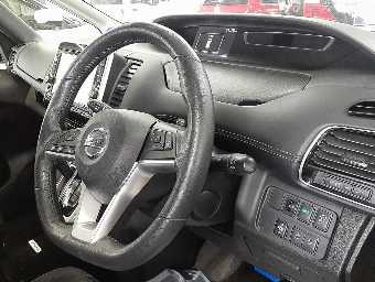 NISSAN SERENA 2017 Image 7