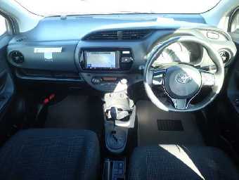 TOYOTA VITZ 2018 Image 3